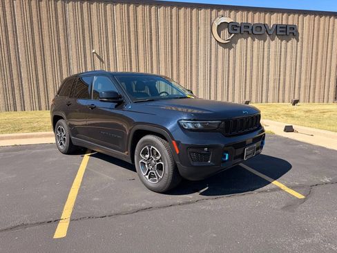 Used 2024 Jeep Grand Cherokee Trailhawk AWD/4WD image 8