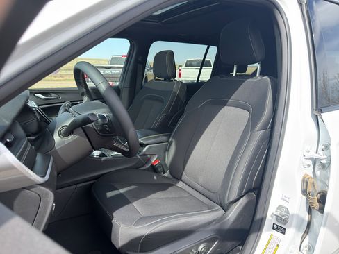 Used 2024 Jeep Grand Cherokee L Laredo w/ Trailer Tow Package image 9