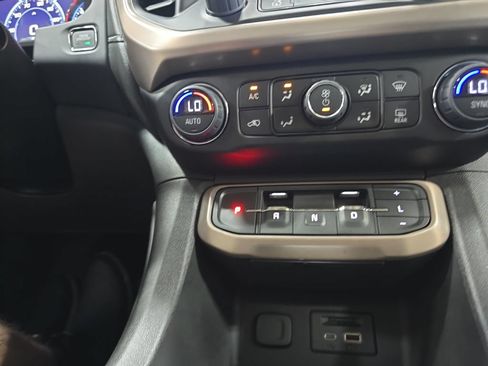 Certified 2023 GMC Acadia Denali w/ Black Diamond Edition AWD/4WD image 30