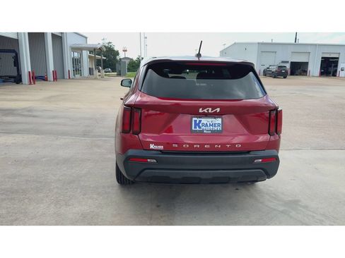 Used 2022 Kia Sorento LX FWD image 7