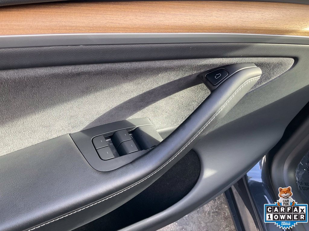 Used 2024 Tesla Model Y Long Range AWD/4WD image 25