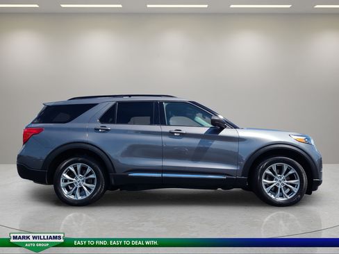 Certified 2022 Ford Explorer XLT w/ Equipment Group 202A AWD/4WD image 2