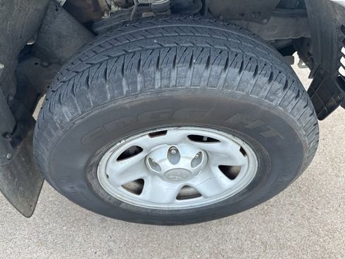 Used 2014 Toyota Tacoma PreRunner image 18