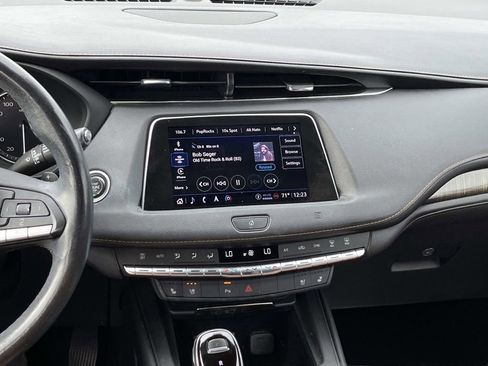 Used 2021 Cadillac XT4 Premium Luxury image 16