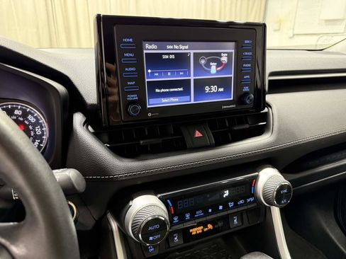 Used 2021 Toyota RAV4 XLE w/ Convenience Package AWD/4WD image 12