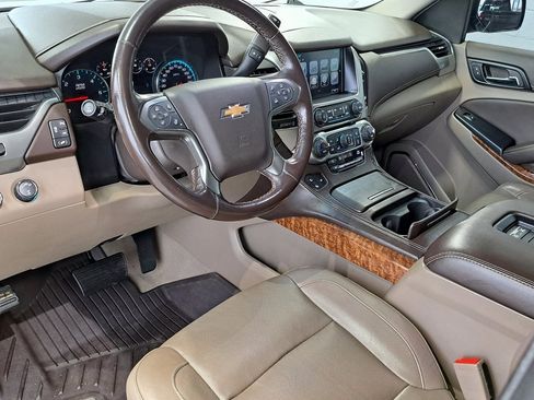 Used 2019 Chevrolet Suburban Premier image 8