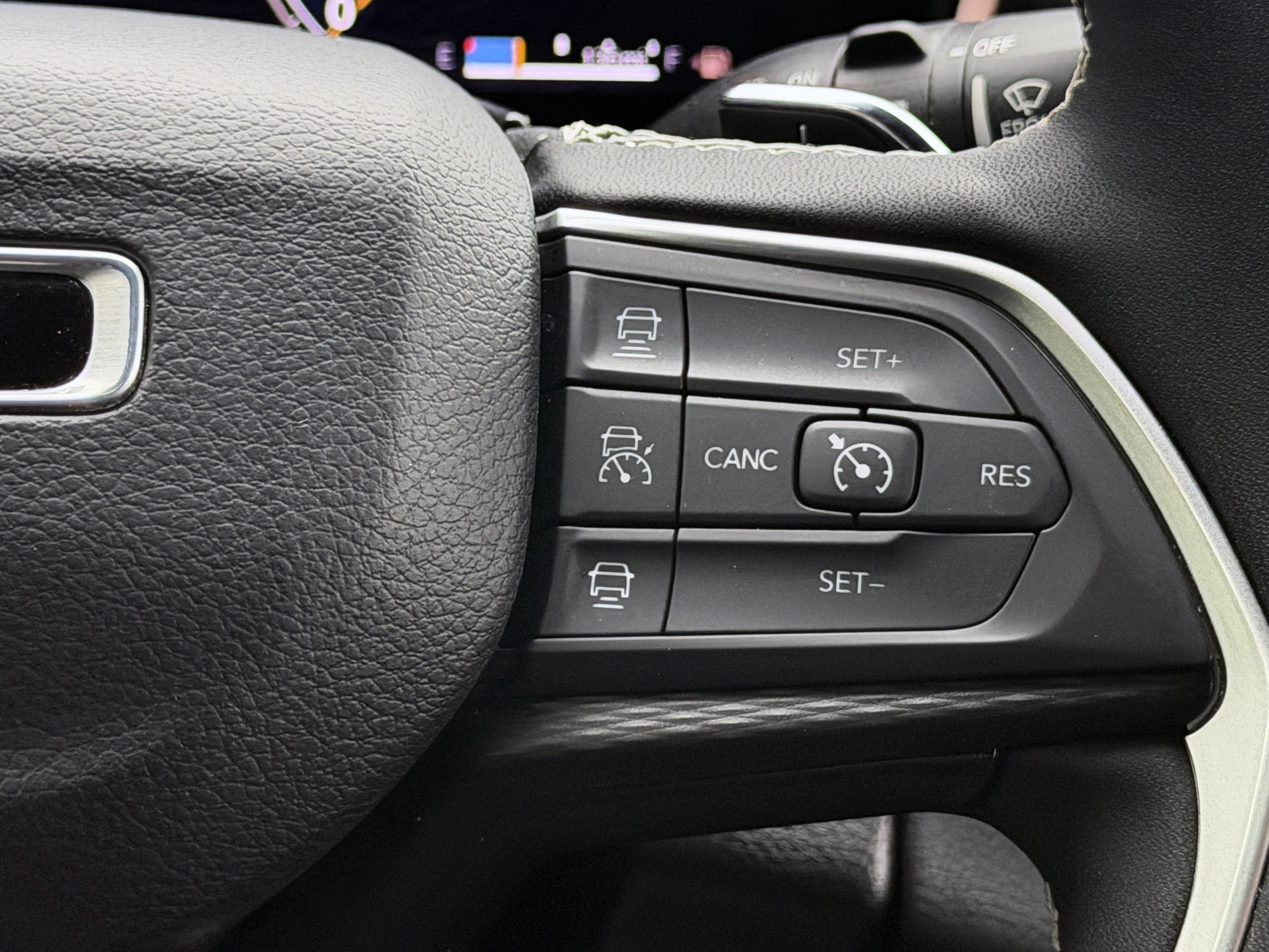 Used 2024 Jeep Grand Cherokee Altitude RWD image 31