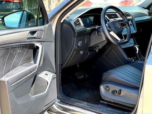Certified 2024 Volkswagen Tiguan SE image 11