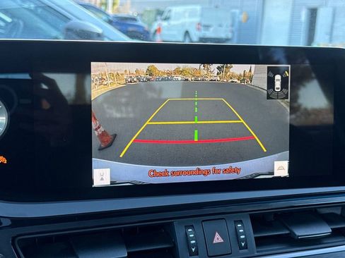 Used 2025 Lexus ES 300h w/ Premium Package image 18