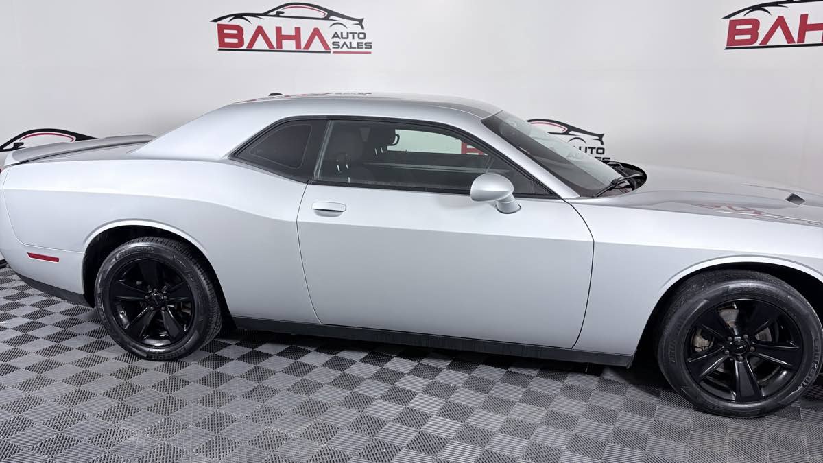 Used 2022 Dodge Challenger SXT RWD image 8