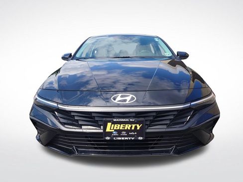 Certified 2024 Hyundai Elantra SE FWD image 9