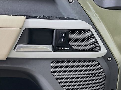 Used 2024 Land Rover Defender 110 S image 19