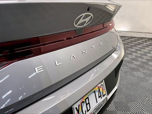Used 2025 Hyundai Elantra SE FWD image 30