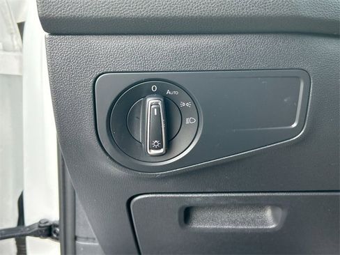 Used 2022 Volkswagen Tiguan SE image 17