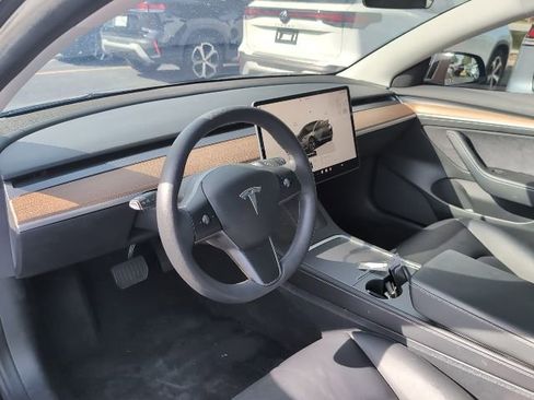Used 2022 Tesla Model 3 Standard Range Plus image 8