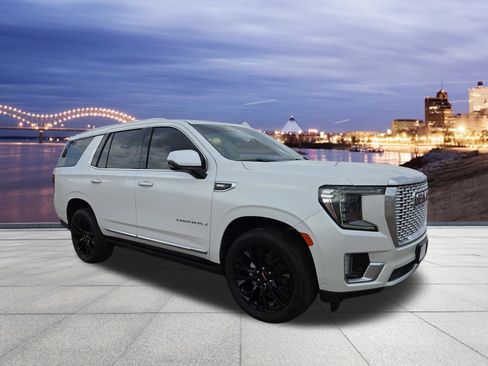 Used 2024 GMC Yukon Denali w/ Advanced Technology Package image 4