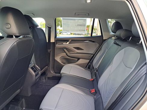 New 2026 Volkswagen Tiguan SE FWD image 5