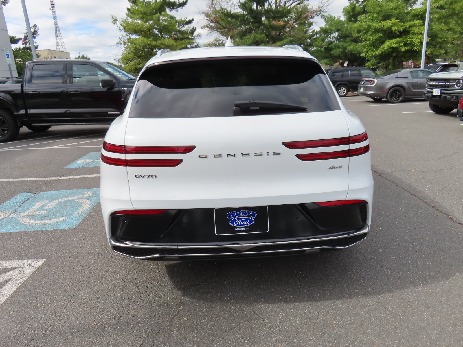 Used 2026 Genesis GV70 2.5T Advanced AWD/4WD image 6