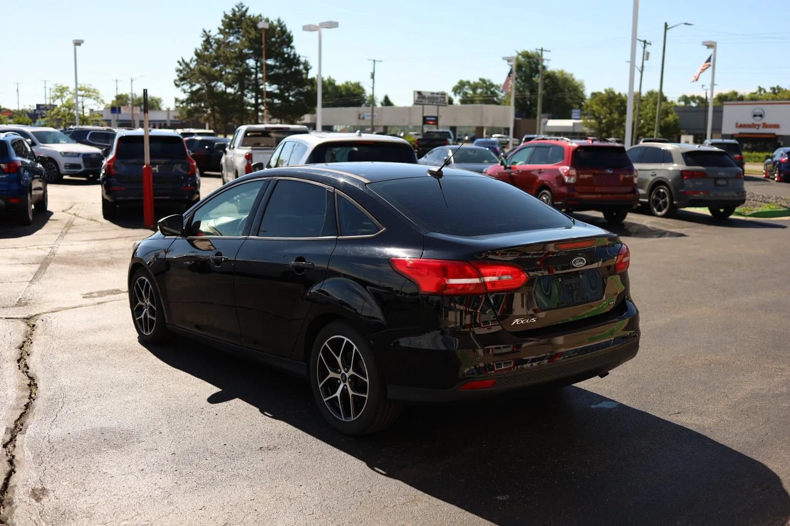 Used 2017 Ford Focus SEL w/ Cold Weather Package FWD image 7