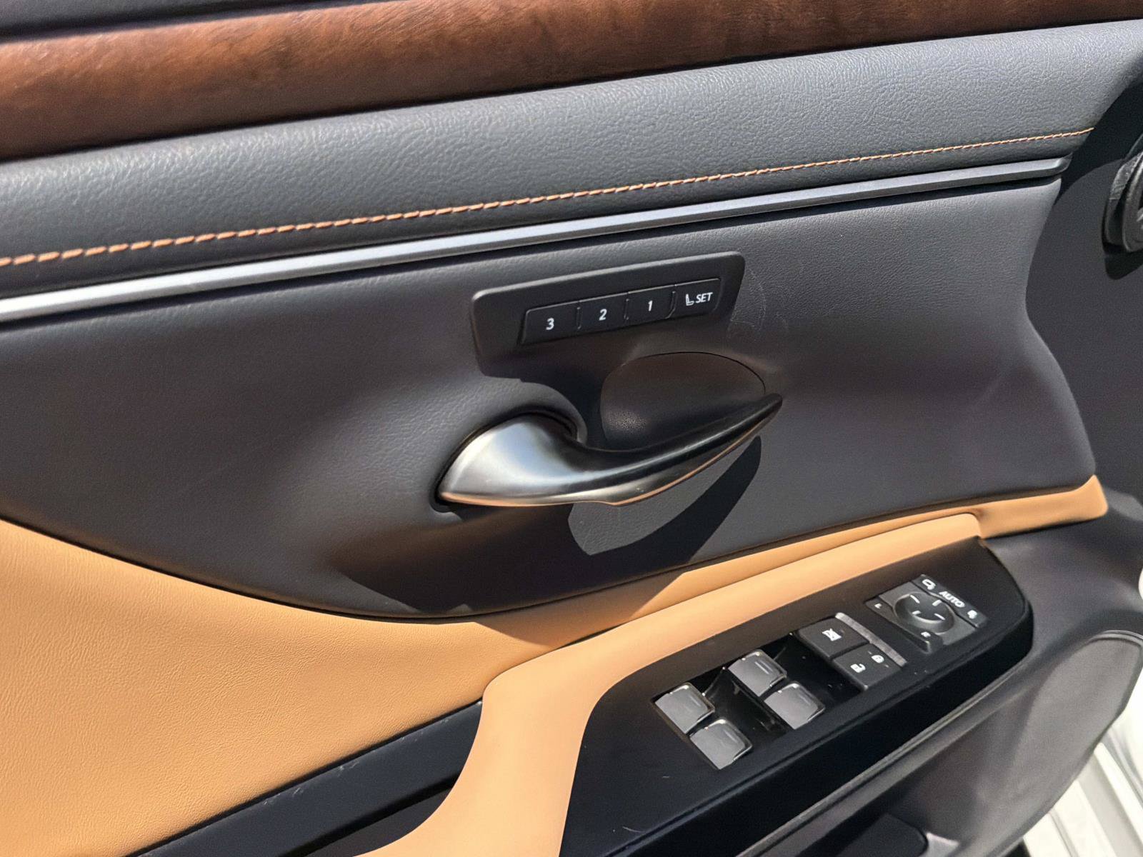 Used 2025 Lexus ES 350 w/ Premium Package FWD image 16