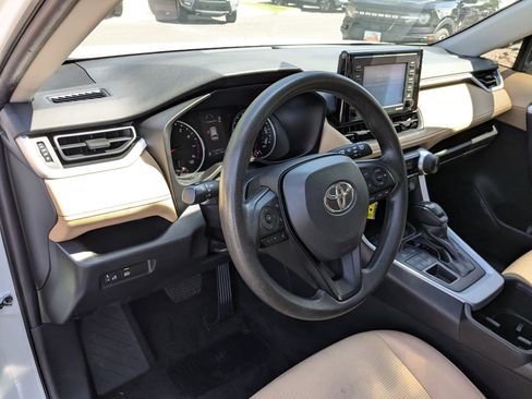 Used 2022 Toyota RAV4 LE image 14