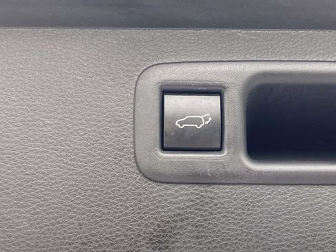 Used 2023 Toyota Highlander XLE AWD/4WD image 19