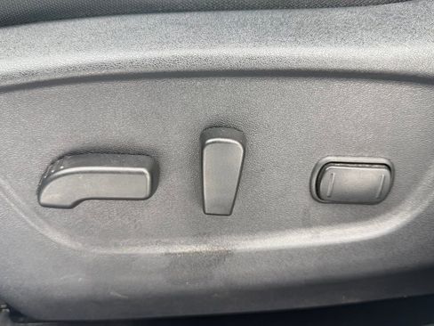 Used 2020 Nissan Rogue SV image 18