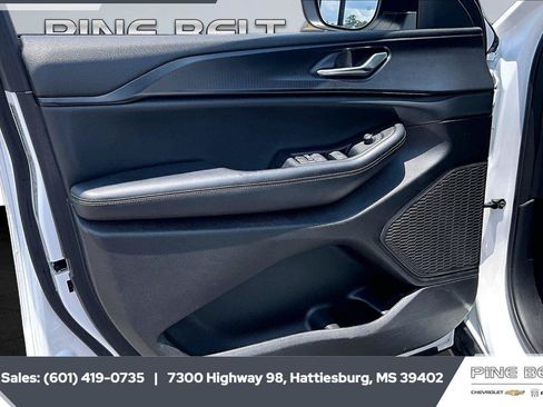 Used 2024 Jeep Grand Cherokee Laredo X RWD image 17