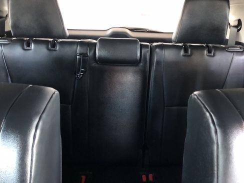 Certified 2024 Toyota Highlander XLE image 12