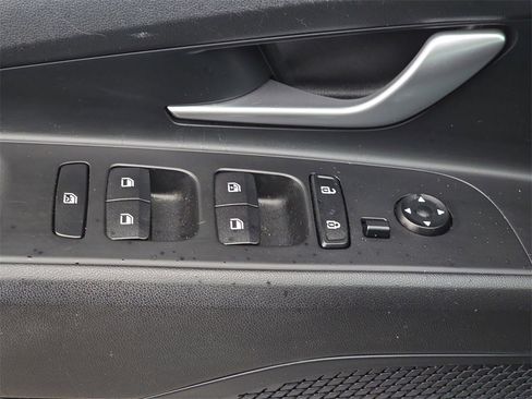 Certified 2023 Hyundai Elantra Limited image 26