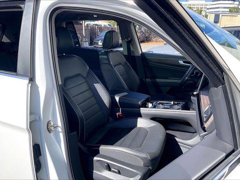 Certified 2024 Volkswagen Atlas SEL AWD/4WD image 6