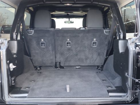 Used 2018 Jeep Wrangler Unlimited Rubicon image 30