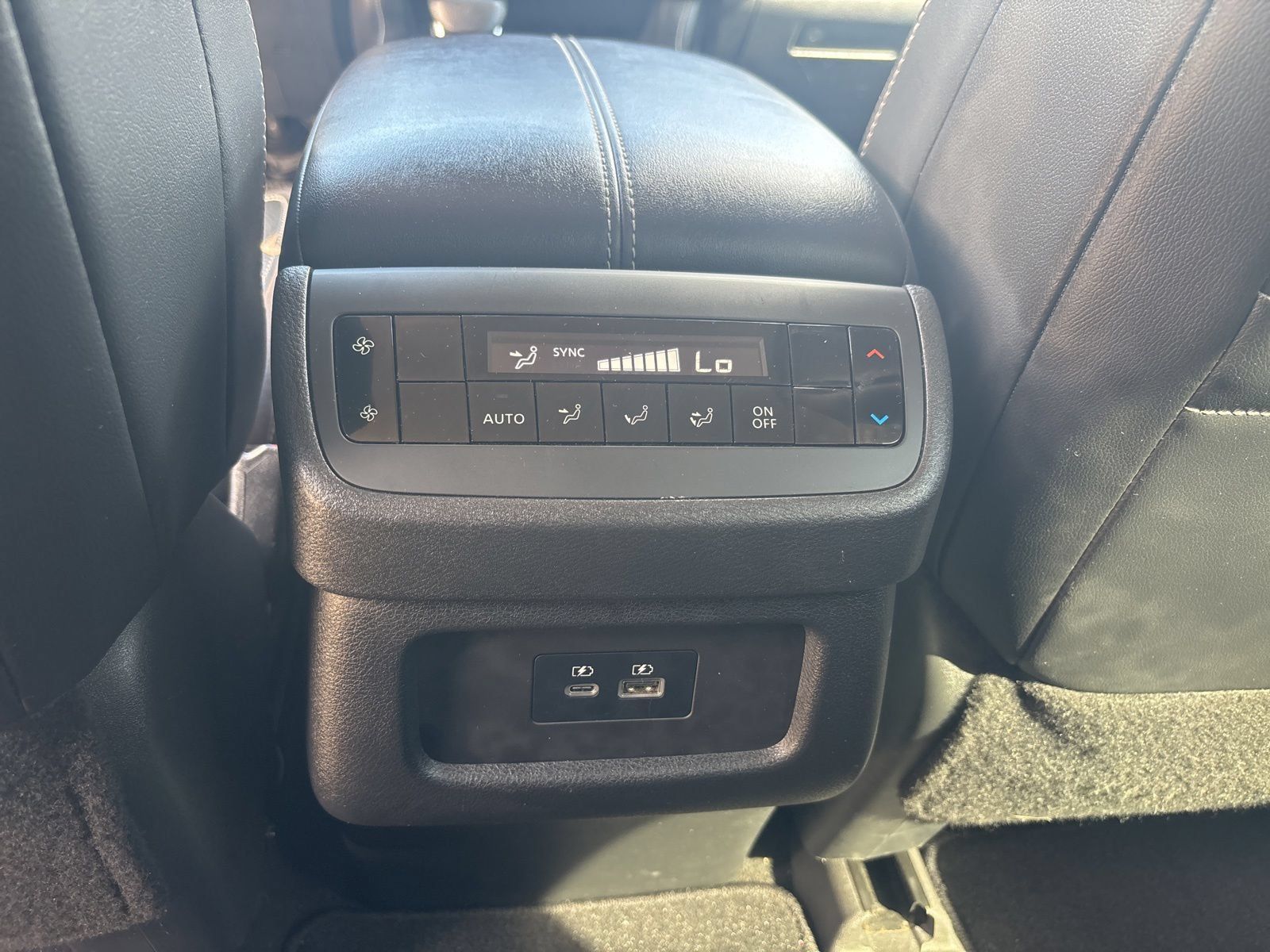 Used 2022 Nissan Pathfinder SL w/ SL Black Package AWD/4WD image 34
