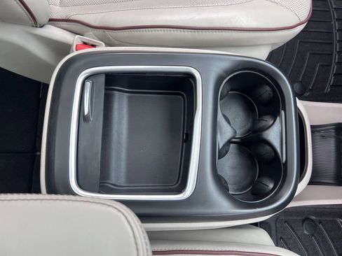 Used 2020 Chrysler Pacifica Limited image 19