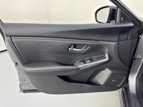 Used 2023 Nissan Sentra SR w/ SR Premium Package FWD image 37