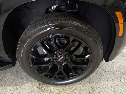Used 2026 GMC Yukon Denali AWD/4WD image 14