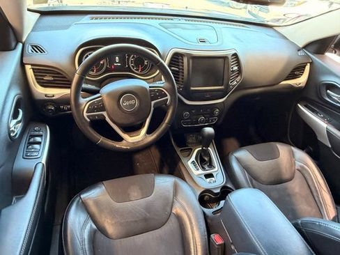 Used 2018 Jeep Cherokee Latitude Plus FWD image 11