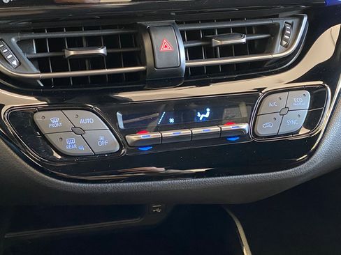 Used 2020 Toyota C-HR XLE image 28