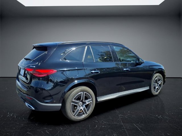 Used 2024 Mercedes-Benz GLC 300 4MATIC image 3