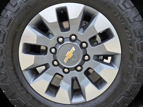 Used 2023 Chevrolet Silverado 2500 Custom w/ Custom Value Package image 37