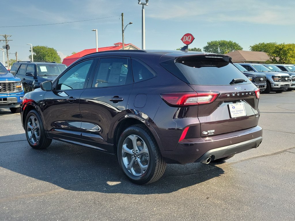 Certified 2023 Ford Escape ST-Line w/ Tech Pack #1 AWD/4WD image 6