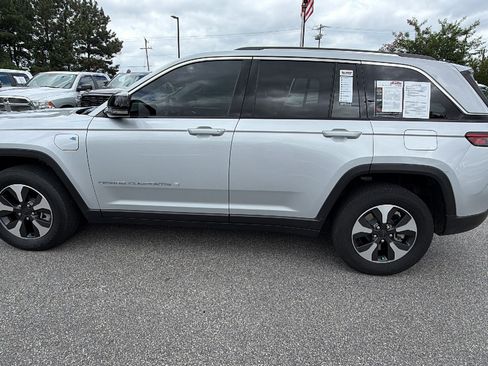 Used 2023 Jeep Grand Cherokee 4WD 4xe image 11