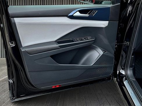 Used 2024 Volkswagen Taos SE image 23