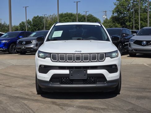 Used 2022 Jeep Compass Latitude w/ Sun and Sound Group FWD image 4