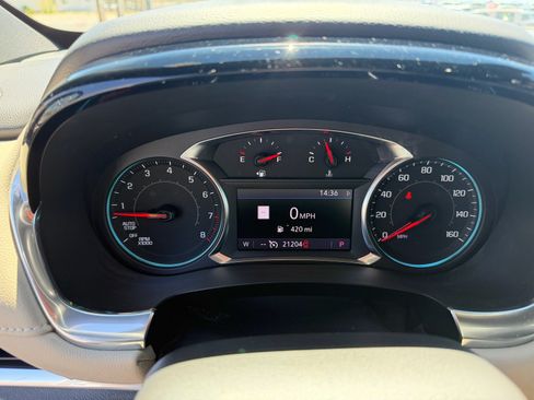 Used 2022 Chevrolet Traverse LT w/ LT Premium Package FWD image 9