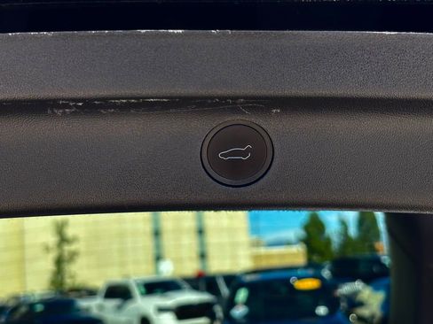 Used 2022 Tesla Model Y Long Range image 29