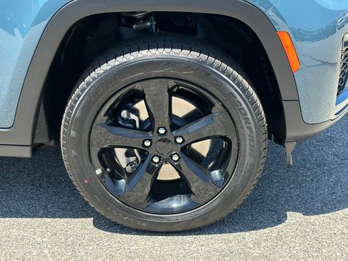 New 2026 Jeep Grand Cherokee L Limited w/ Limited Altitude Package AWD/4WD image 12
