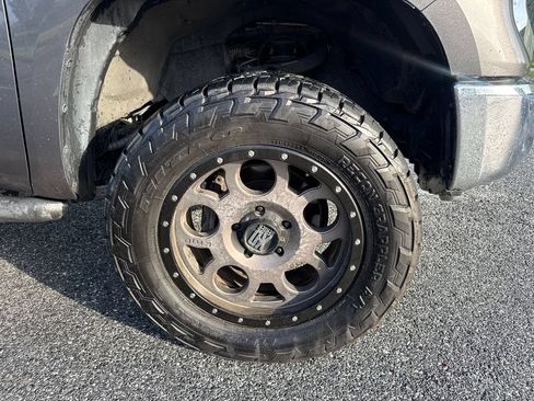 Used 2017 Toyota Tundra SR5 w/ TRD Off Road Package AWD/4WD image 29