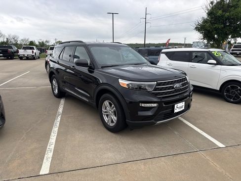 Certified 2023 Ford Explorer XLT w/ Equipment Group 202A AWD/4WD image 2