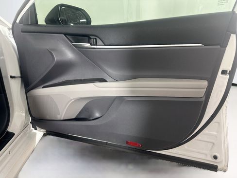 Used 2022 Toyota Camry LE FWD image 30